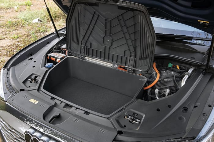 Comparison: Mercedes EQE SUV vs Audi Q8 e tron vs BMW iX vs Jaguar I Pace